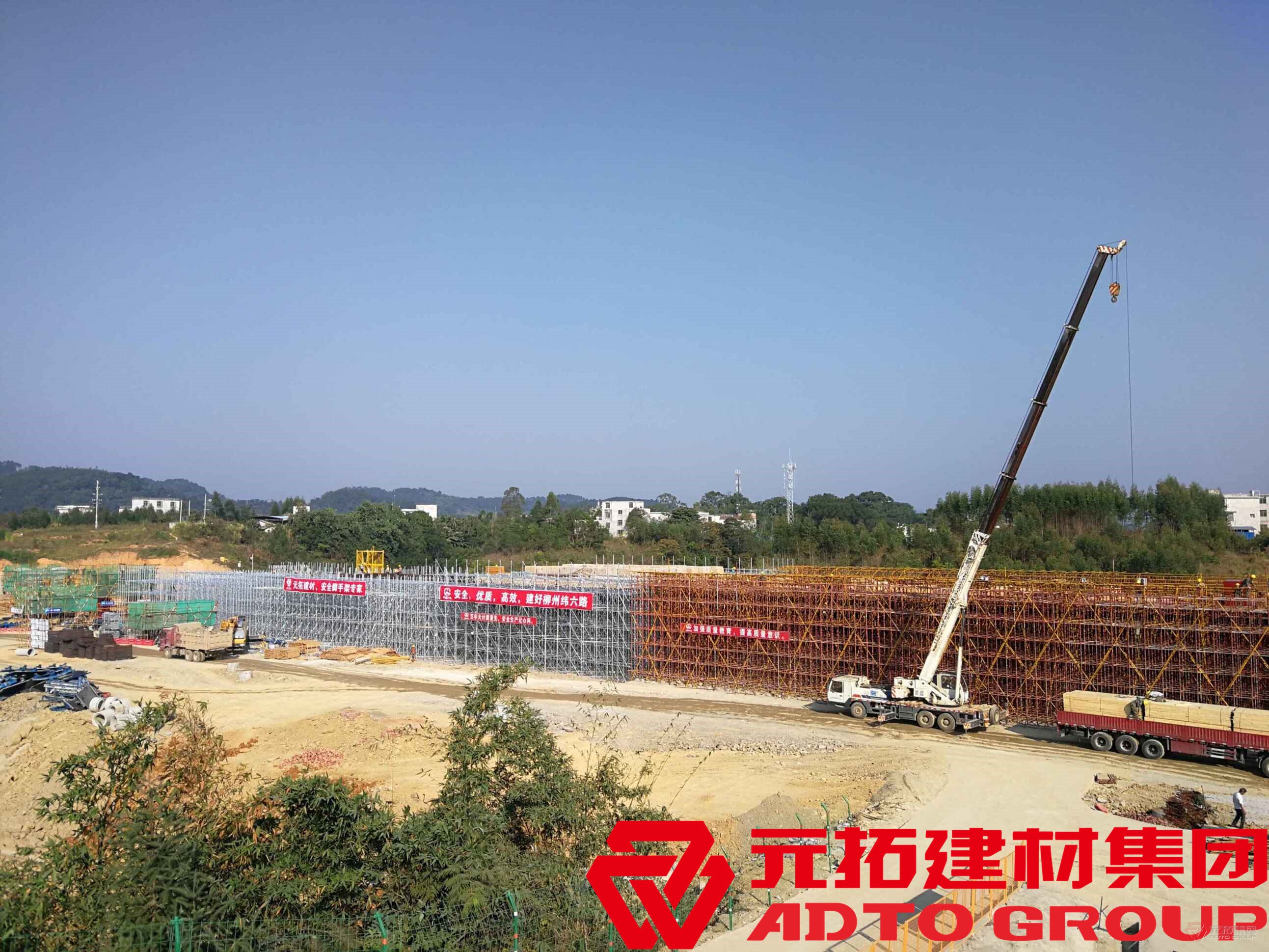 柳州緯六路建設使用元拓盤扣式腳手架